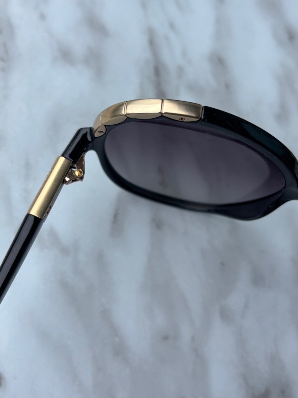 Chloé Erine - Oversized Sunglasses with Gold Accents - Picture 7 of 13